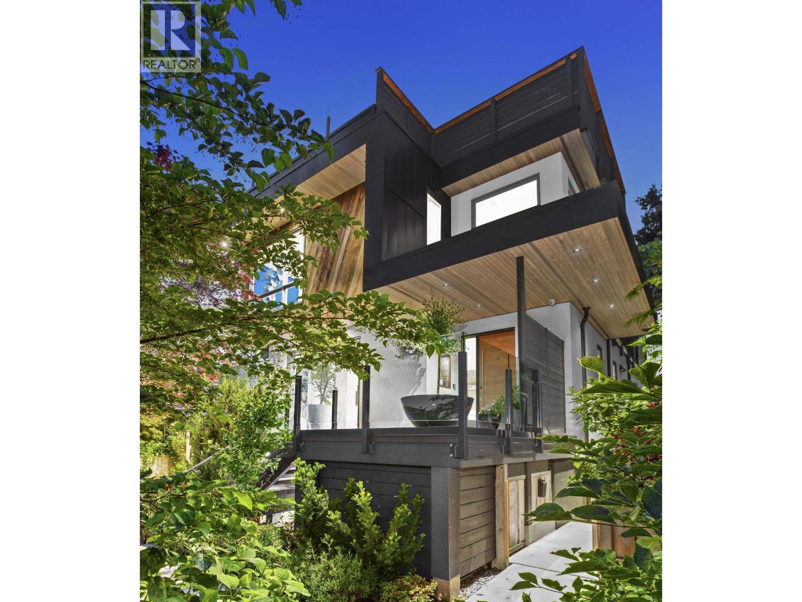 452 E 4th St, North Vancouver, BC V7L 1J5