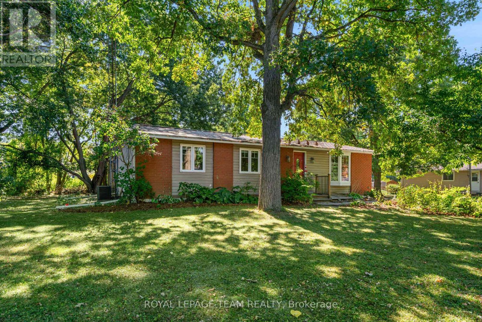 11 Sutton Dr, Edwardsburgh/Cardinal, ON K0E 1T1
