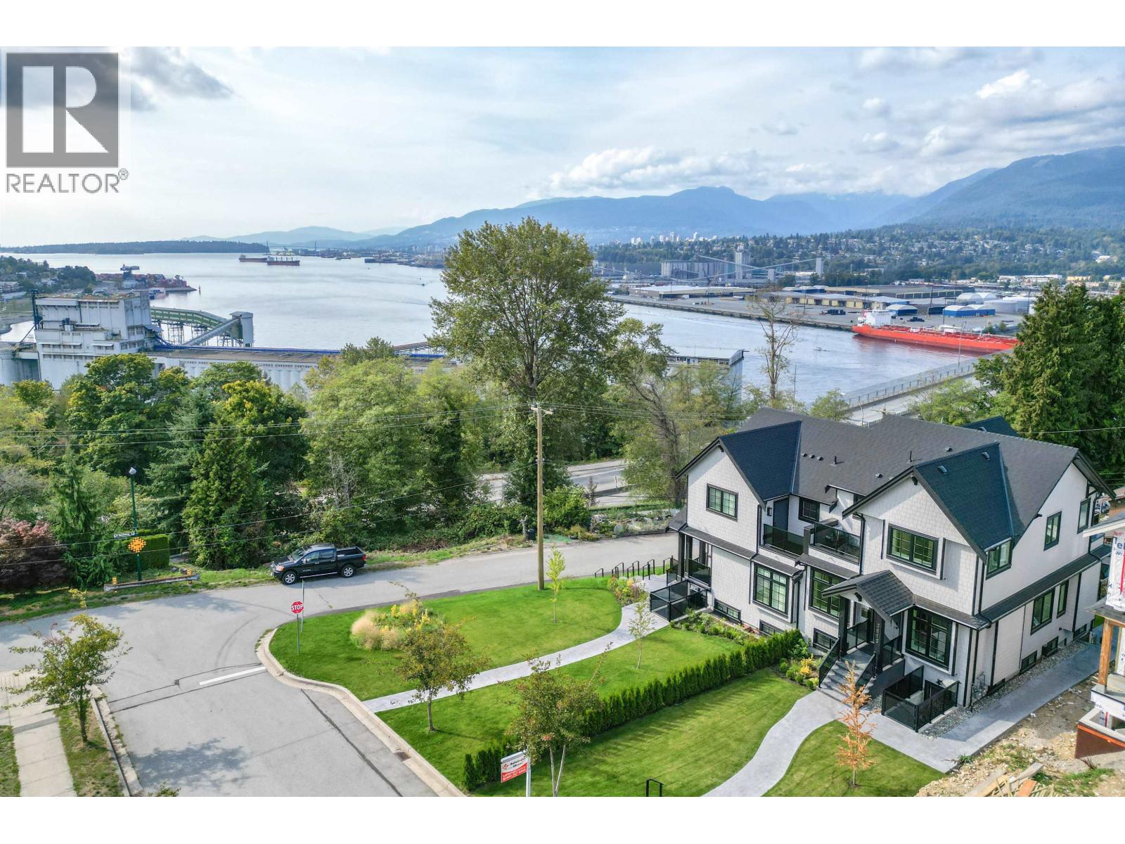 3615 Yale St, Vancouver, BC V5K 1C8