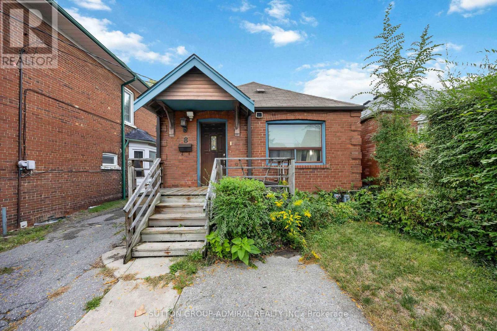 8 Cobalt St, Toronto, ON M6M 2K2