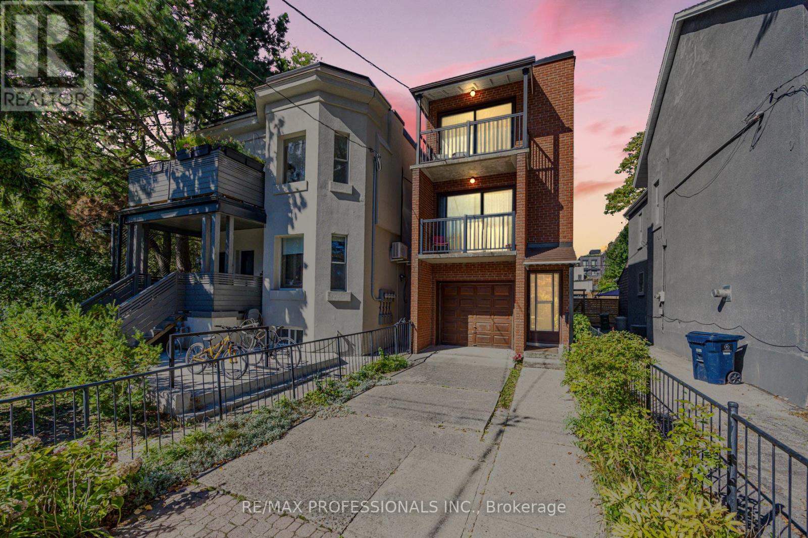 54 Wright Ave, Toronto, ON M6R 1K8