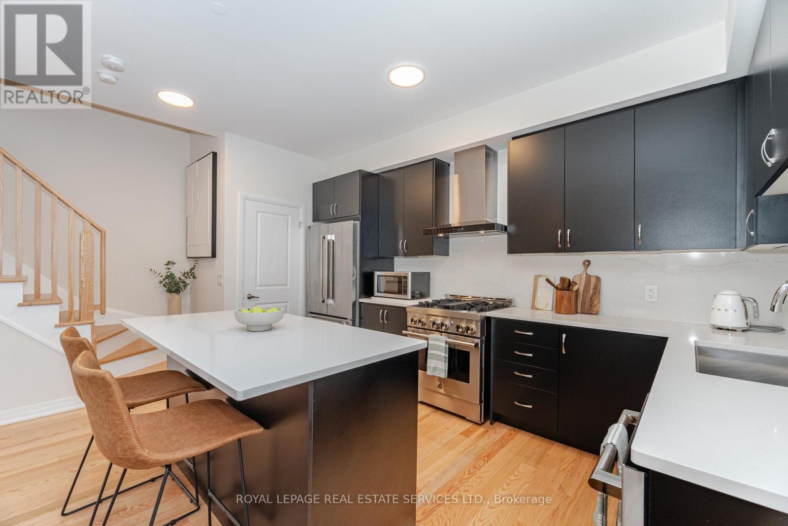 2 40 Baynes Way, Bradford West Gwillimbury Bradford, ON L3Z 4M4