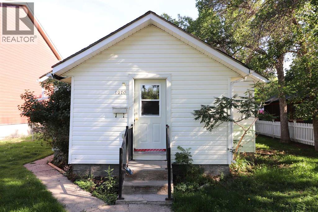 1270 Elm St SE, Medicine Hat, AB T1A 1C7