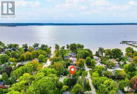 215 Willow Dr, Georgina, ON L4P 2R9
