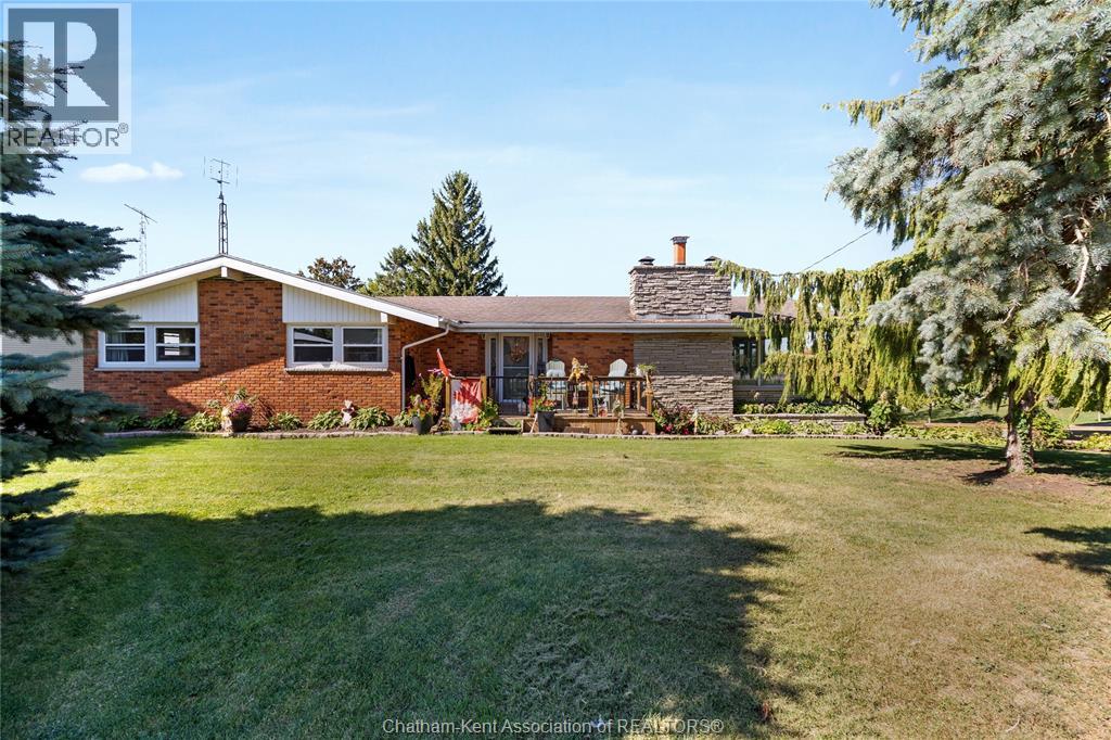 19418 Charing Cross Rd, Chatham-Kent, ON N0P 1A0