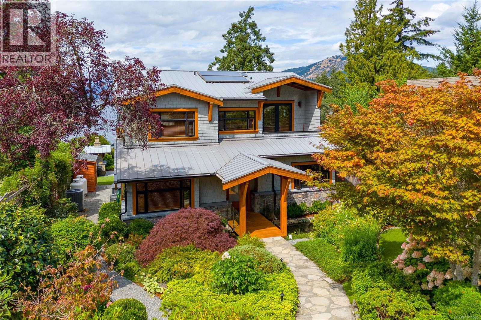 580 Meldram Dr, North Saanich, BC V8L 5V8