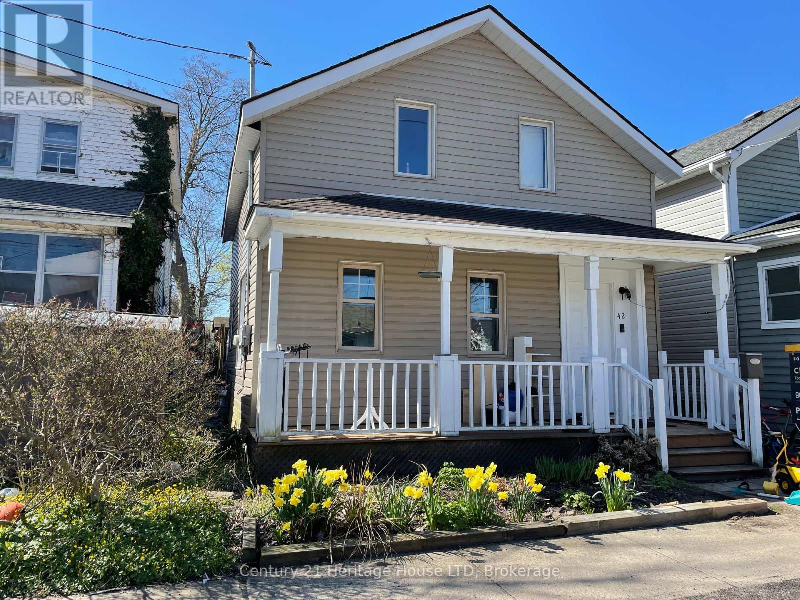 42 Forsythe St, Fort Erie, ON L2A 1X2