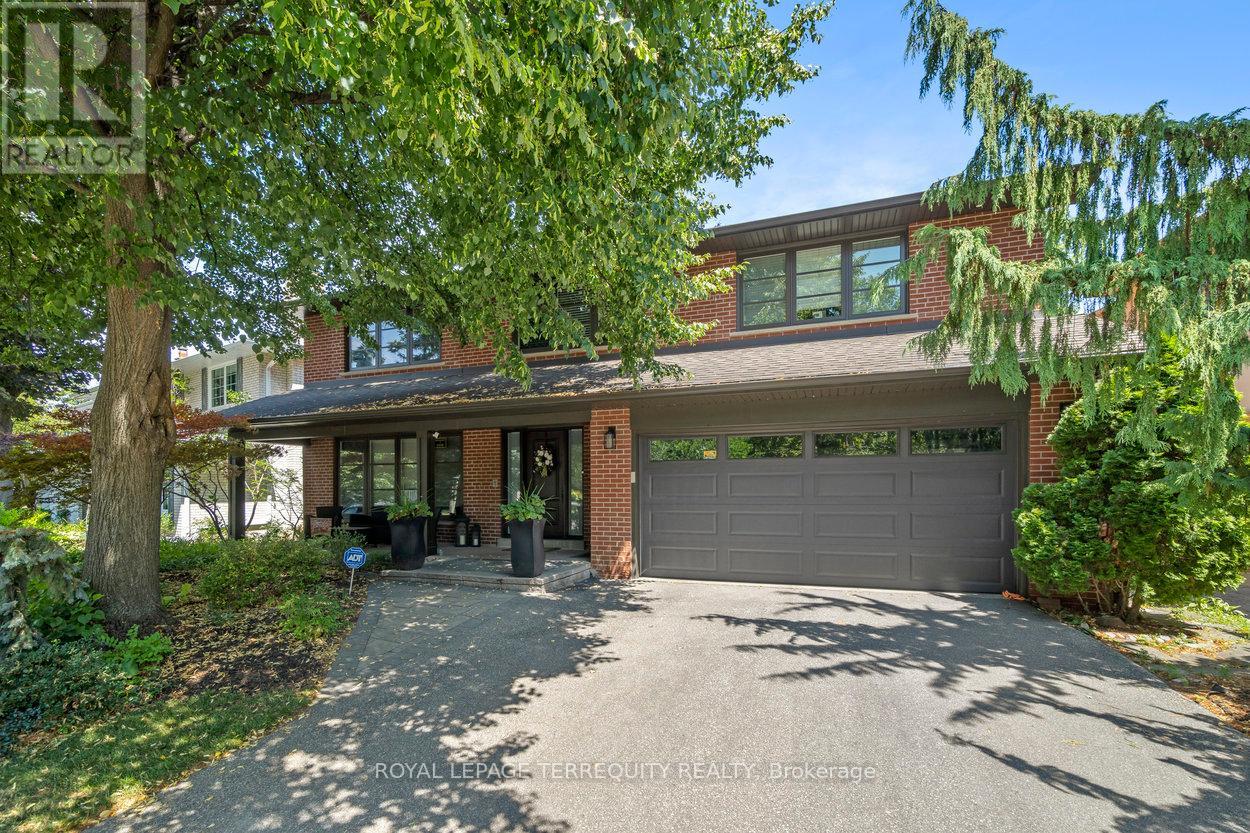 33 Ashford Dr, Toronto Princess-rosethorn, ON M9B 5X2
