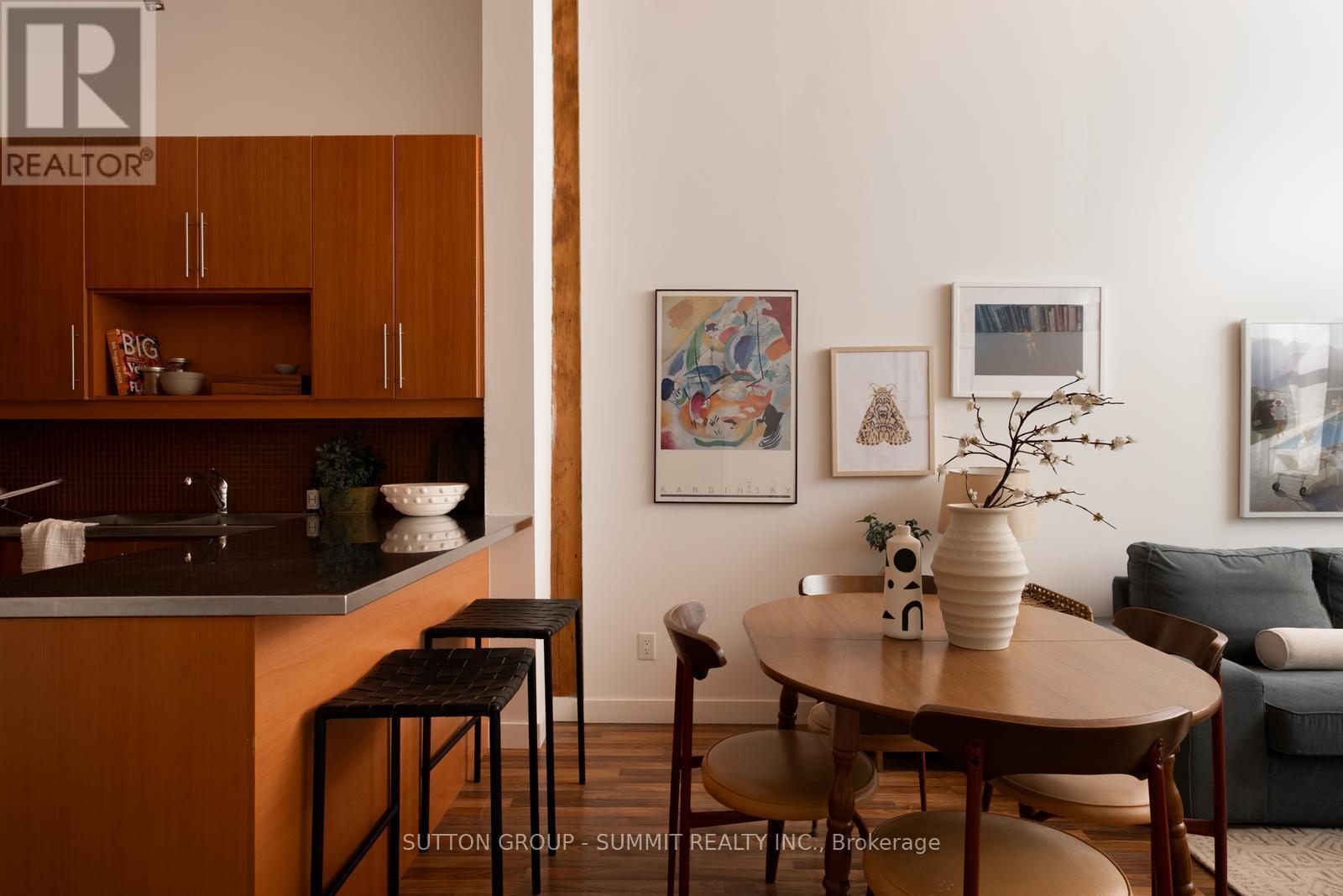 2154 Dundas St W Ph5 St #ph5, Toronto, ON M6R 1X3