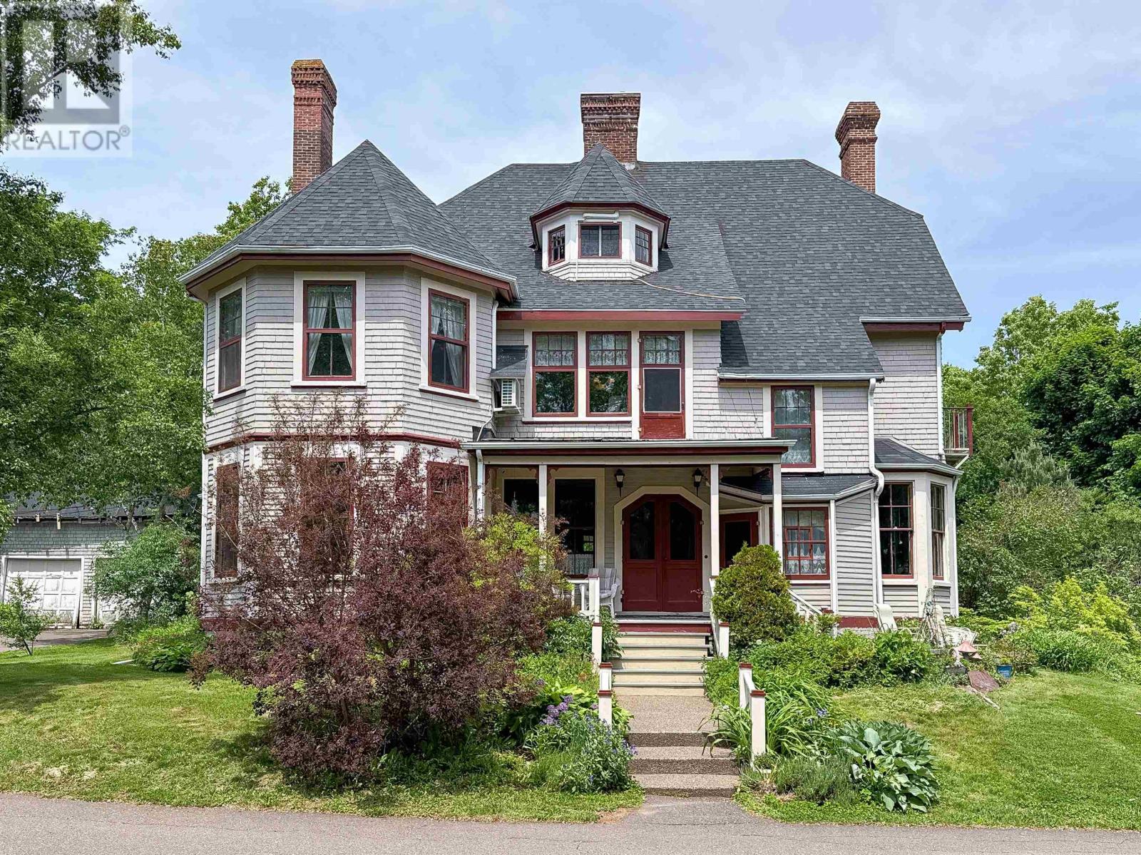 121 N River Rd, Charlottetown, PE C1A 3K7