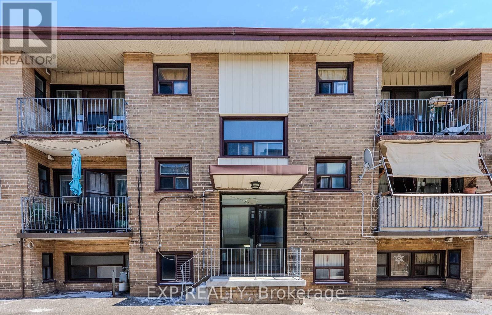 41 Wasdale Cres, Toronto Englemount-lawrence, ON M6A 1W9