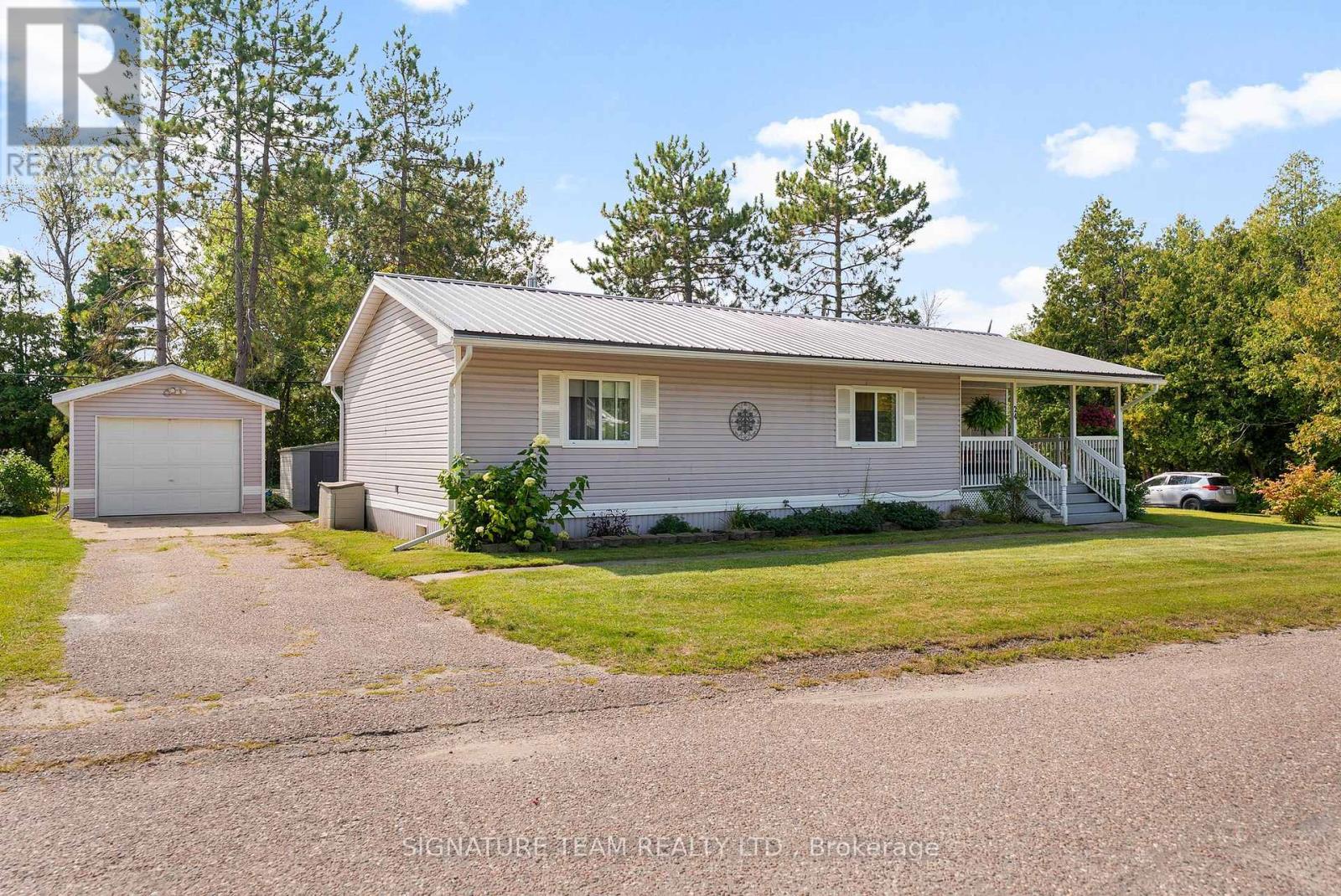 24 Robert Colin Ln, Whitewater Region, ON K0J 1K0