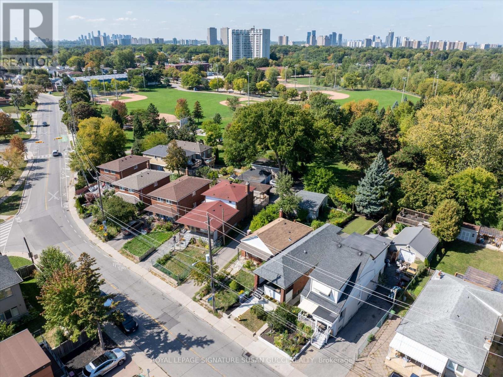 972 Cosburn Ave, Toronto, ON M4C 2W9