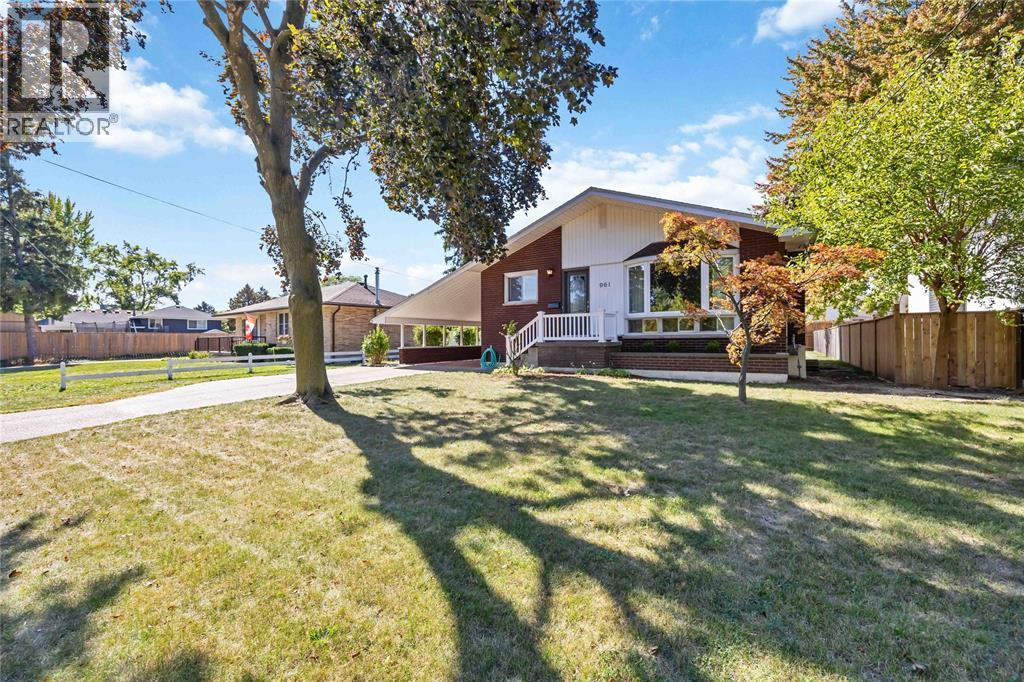 961 Ennisclaire Dr, Sarnia, ON N7V 3G8