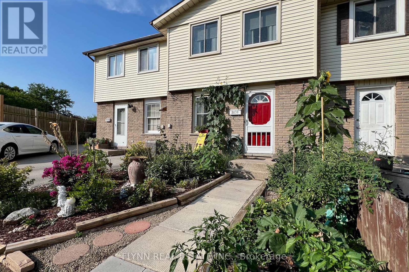 3070 Empire Pl, Niagara Falls, ON L2J 3L8