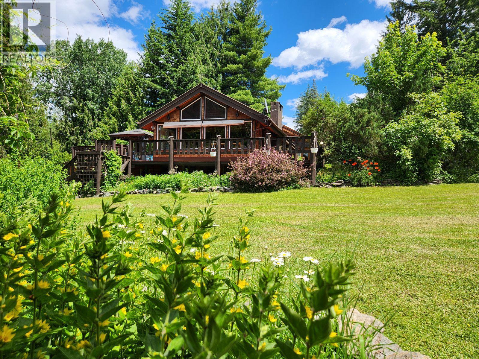 4061 Torry Rd, Eagle Bay, BC V0E 1T0