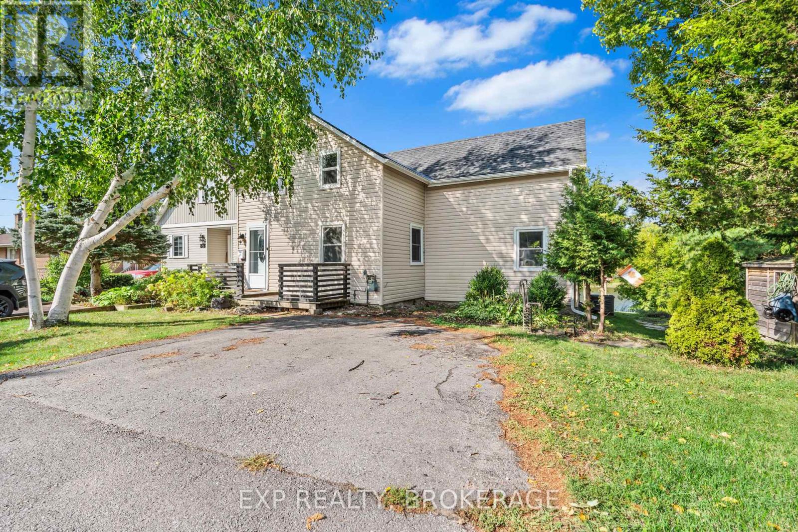 590 Queen St, Gananoque, ON K7G 2B1