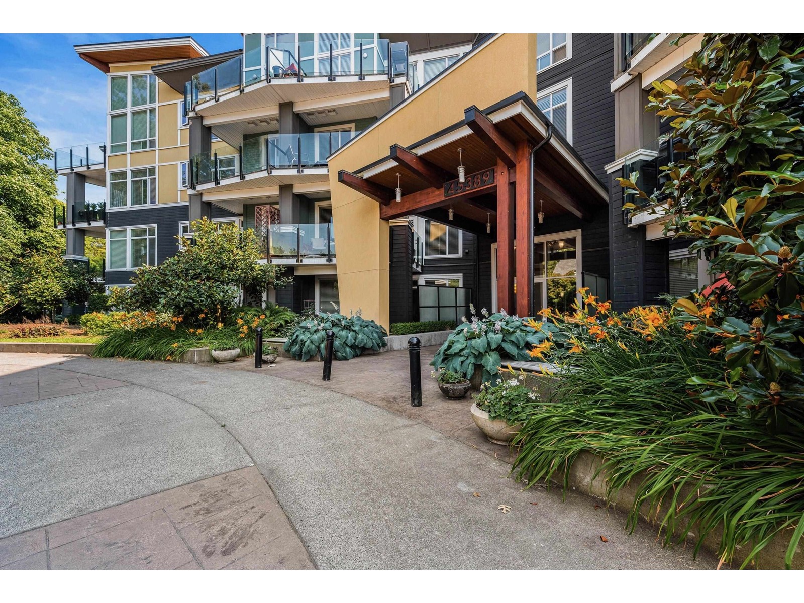 45389 Chehalis Drivegarrison Crossing Unit 214, Chilliwack, BC V2R 0Y2