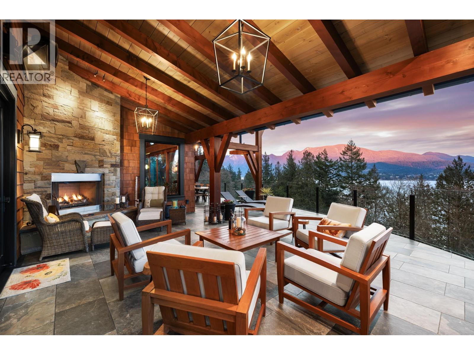 800 Taylor Rd, Bowen Island, BC V0N 1G1