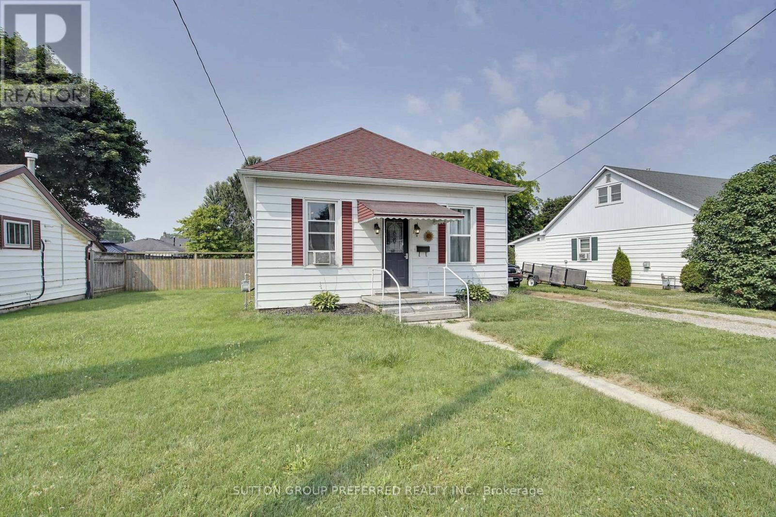254 King St, Southwest Middlesex, ON N0L 1M0