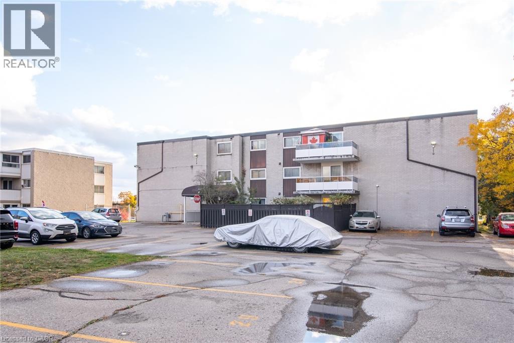 71 Vanier Drive Unit 104 Dr, Kitchener, ON N2C 1J4
