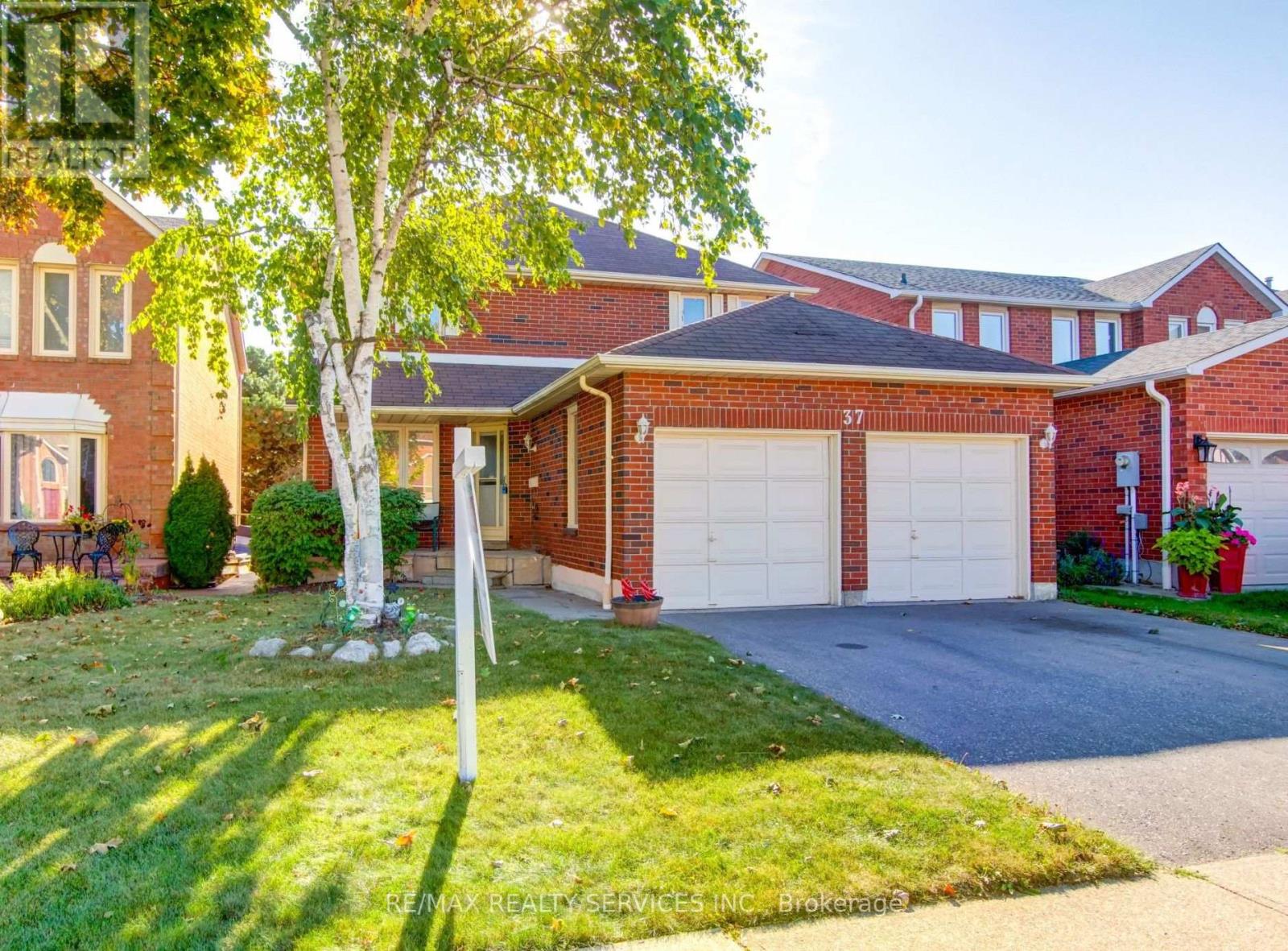 37 Lord Simcoe Dr, Brampton, ON L6S 5H4