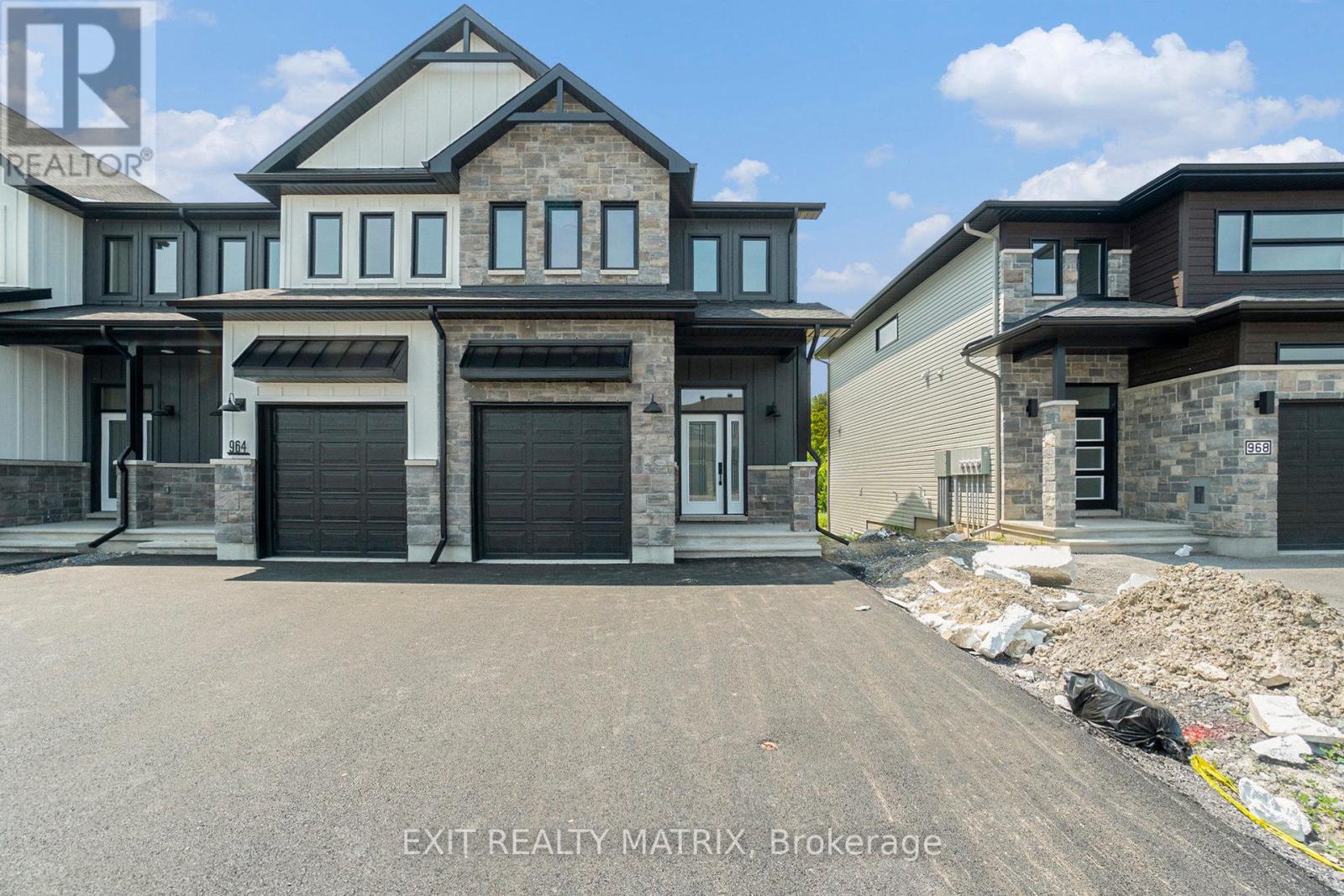 966 Cologne St, Russell, ON K0A 1W0