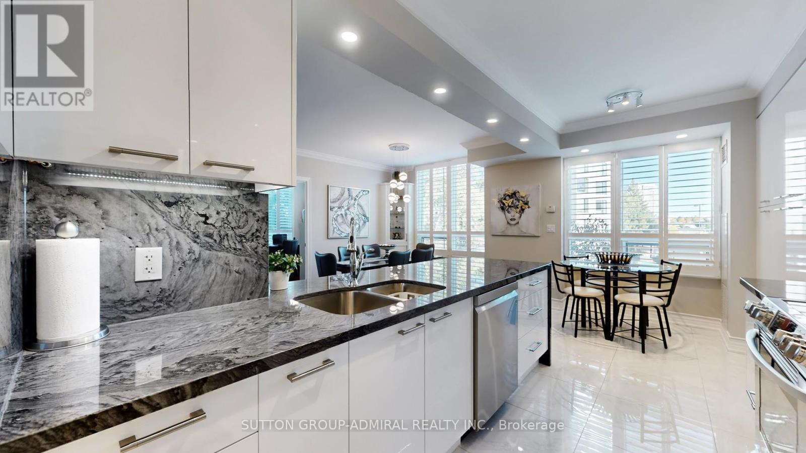 206 100 Promenade Cir, Vaughan, ON L4J 7W7