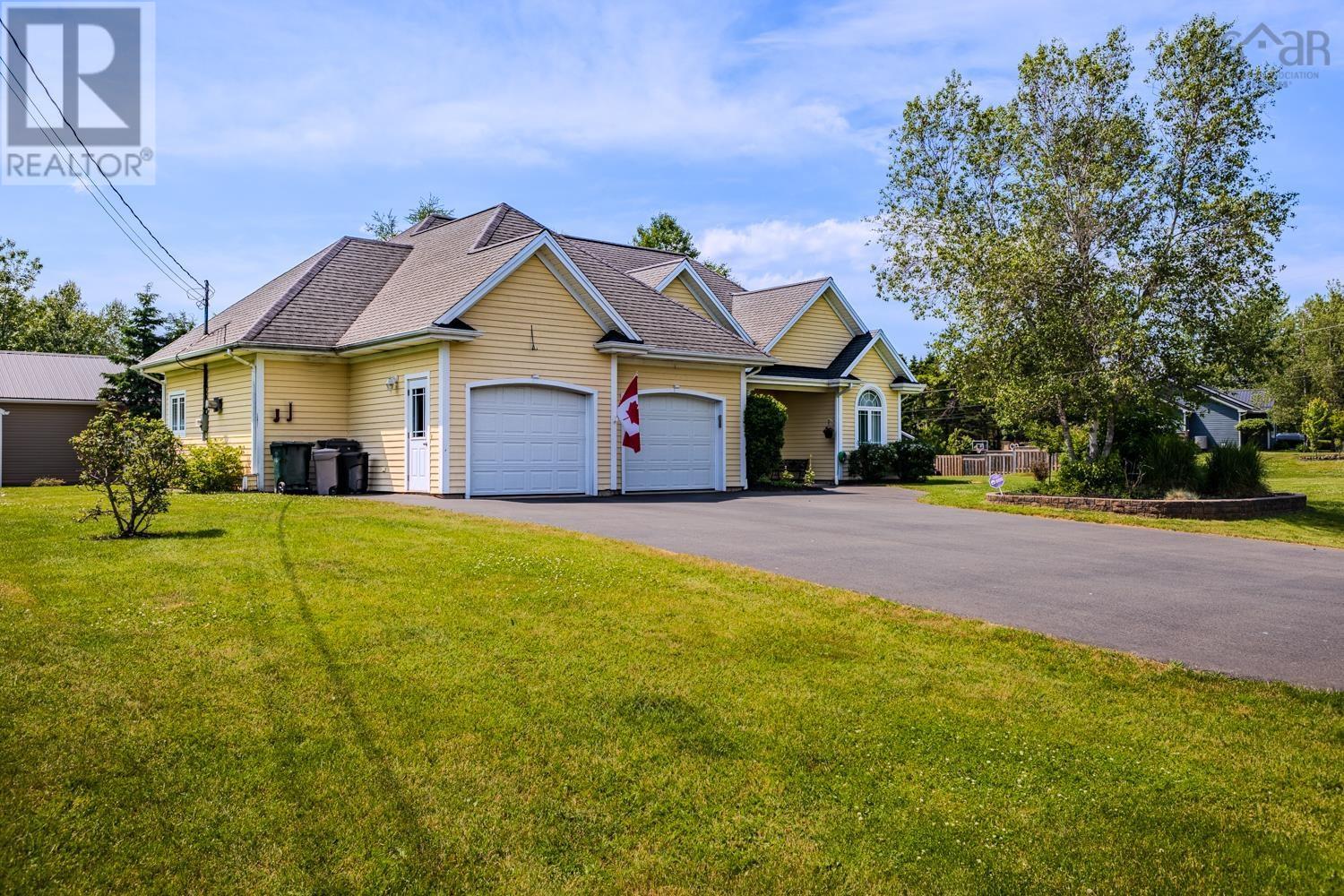 109 Edgehill Dr, Valley, NS B6L 3K5