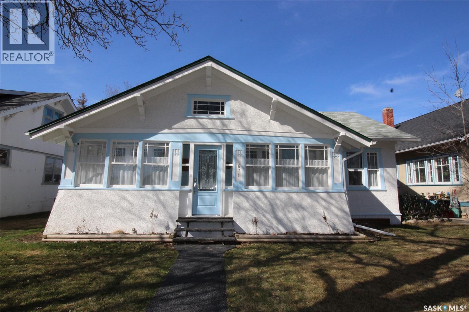 671 2 Street East, Shaunavon, SK S0N 2M0