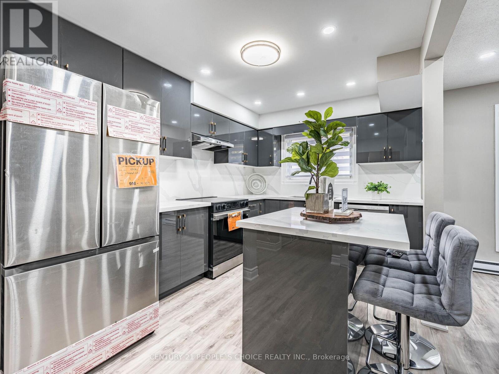 25 506 Normandy St, Oshawa, ON L1H 7N8