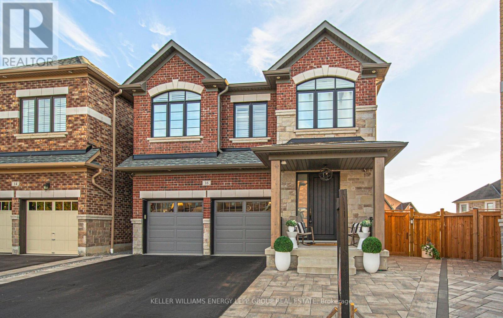 16 Dumaine St, Whitby, ON L1P 0G8