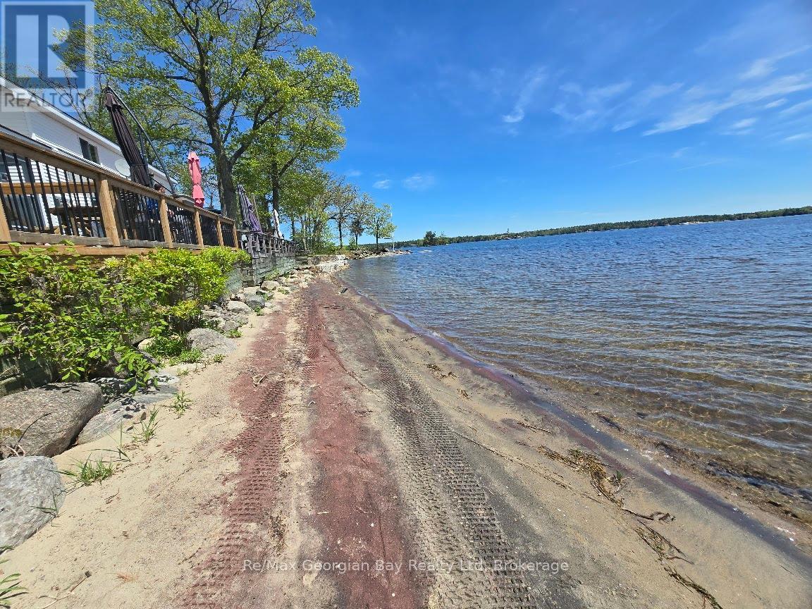 1230 Grandview Lodge Road #3, Severn, ON P0E 1N0