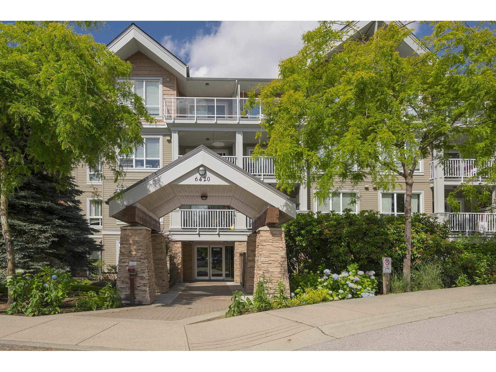 6420 194 Street Unit 409, Surrey, BC V4N 6J7