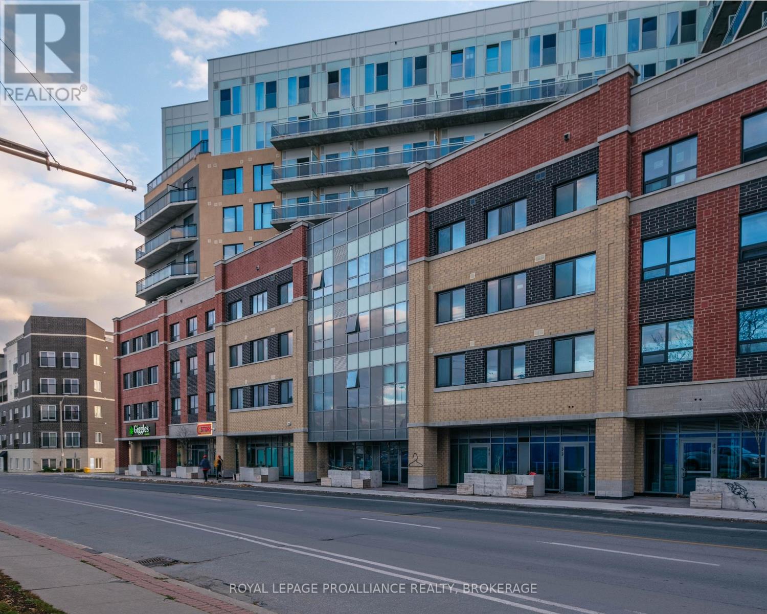 415 652 Princess St, Kingston, ON K7L 3Z9