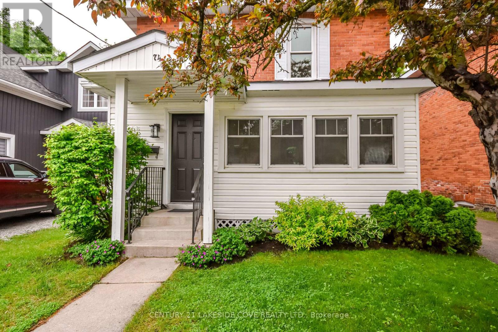74 Penetang St, Orillia, ON L3V 3N5