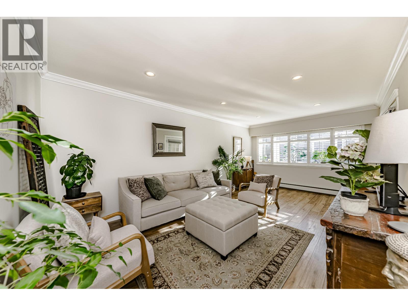 2430 Point Grey Road Unit 305, Vancouver, BC V6K 1A2