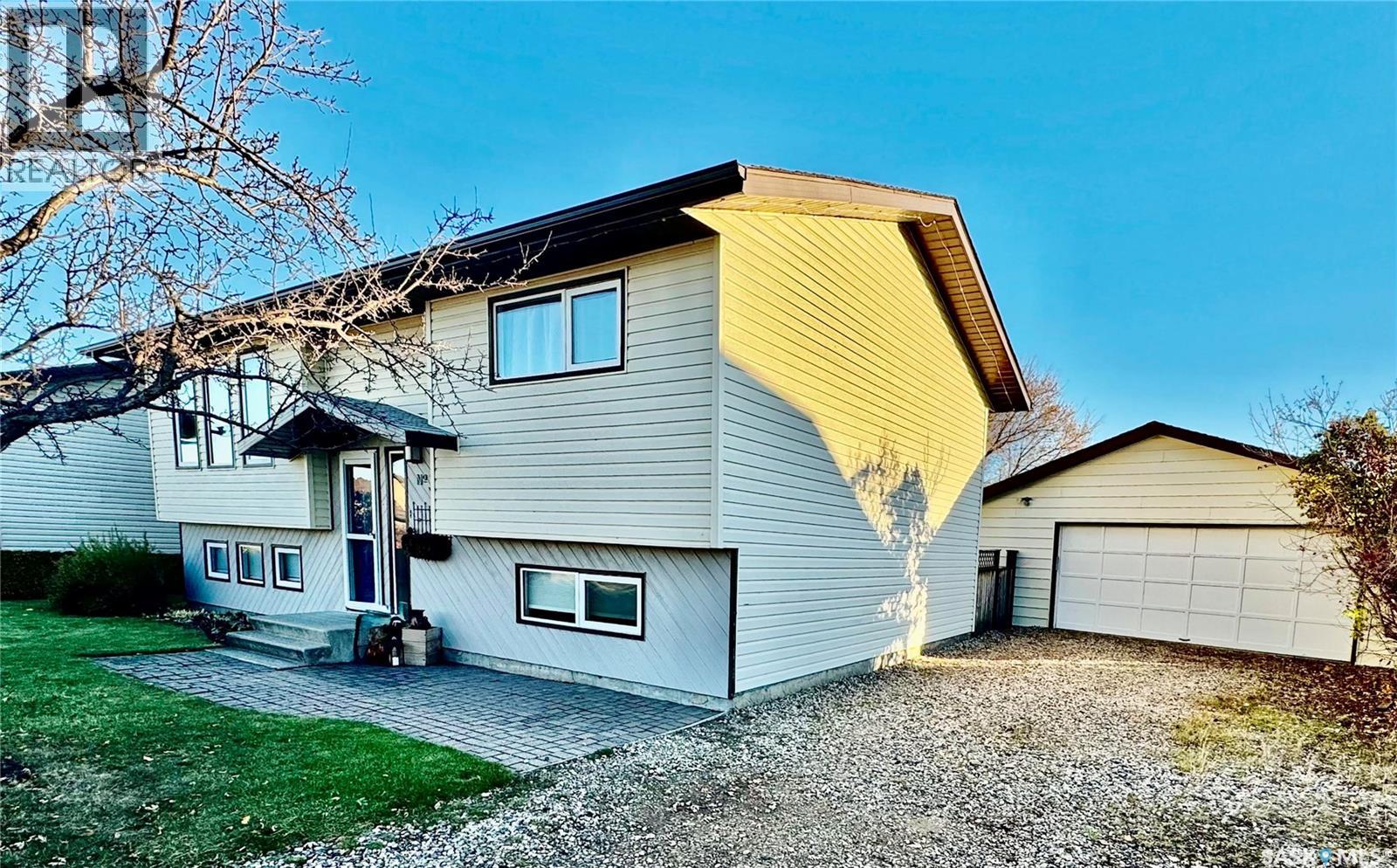 38 Howard Cres, Lanigan, SK S0K 2M0
