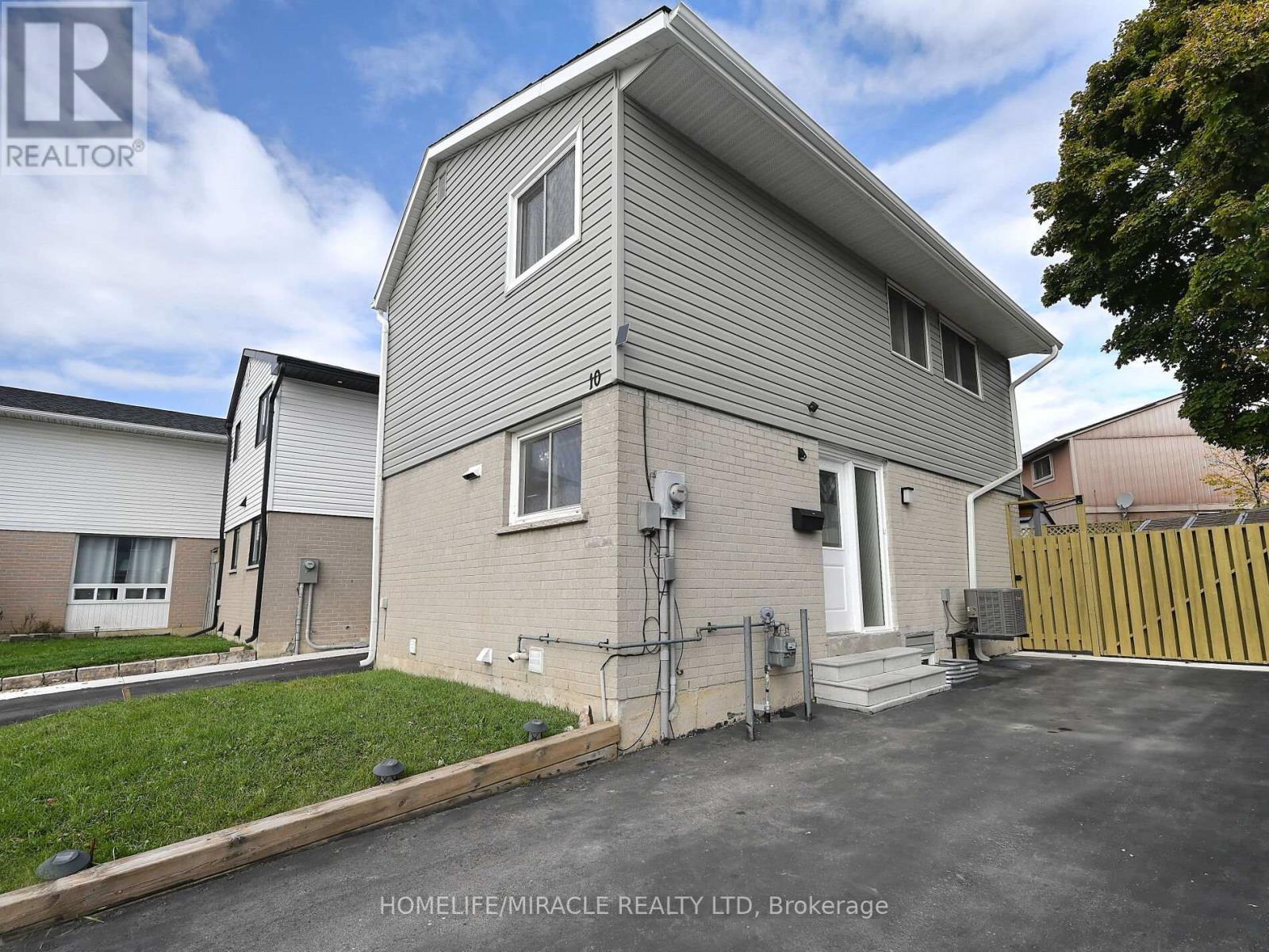 10 Grasspoint Sq, Brampton, ON L6S 2J2