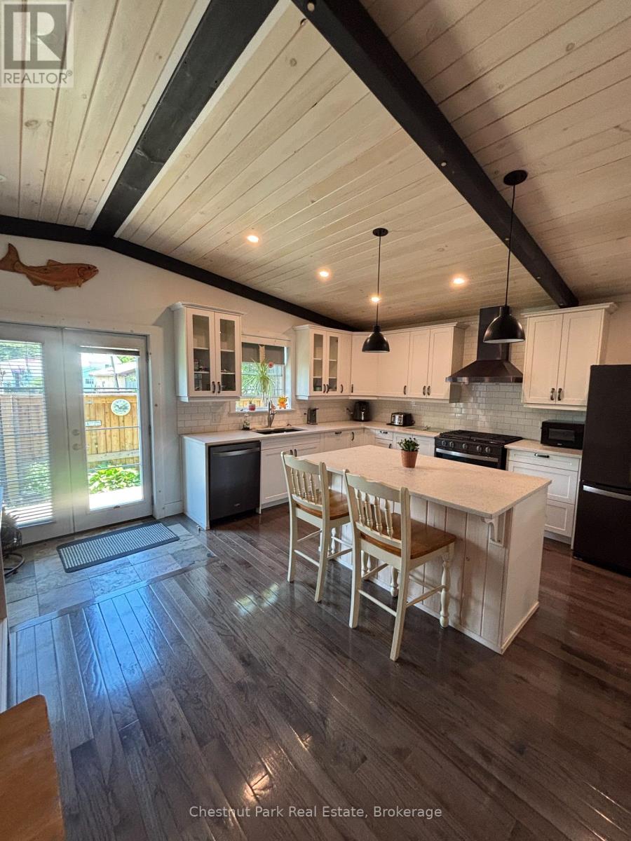 175 Crescent Dr, Gravenhurst, ON P1P 1L4