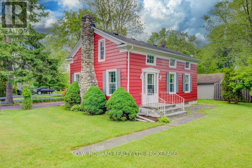 302 Beachview Ave, Fort Erie, ON L2A 4L7
