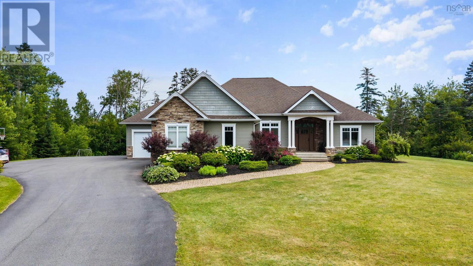 259 Dorsay Rd, Amherst, NS B4H 3Y2