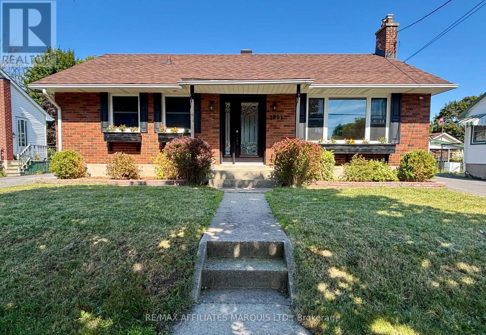 1005 Leonard Ave, Cornwall, ON K6J 1M1