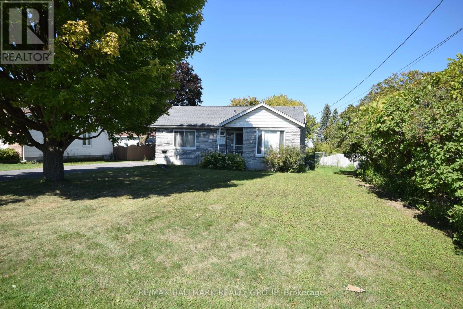 6719 Barsona Pl, Ottawa, ON K1C 1J2