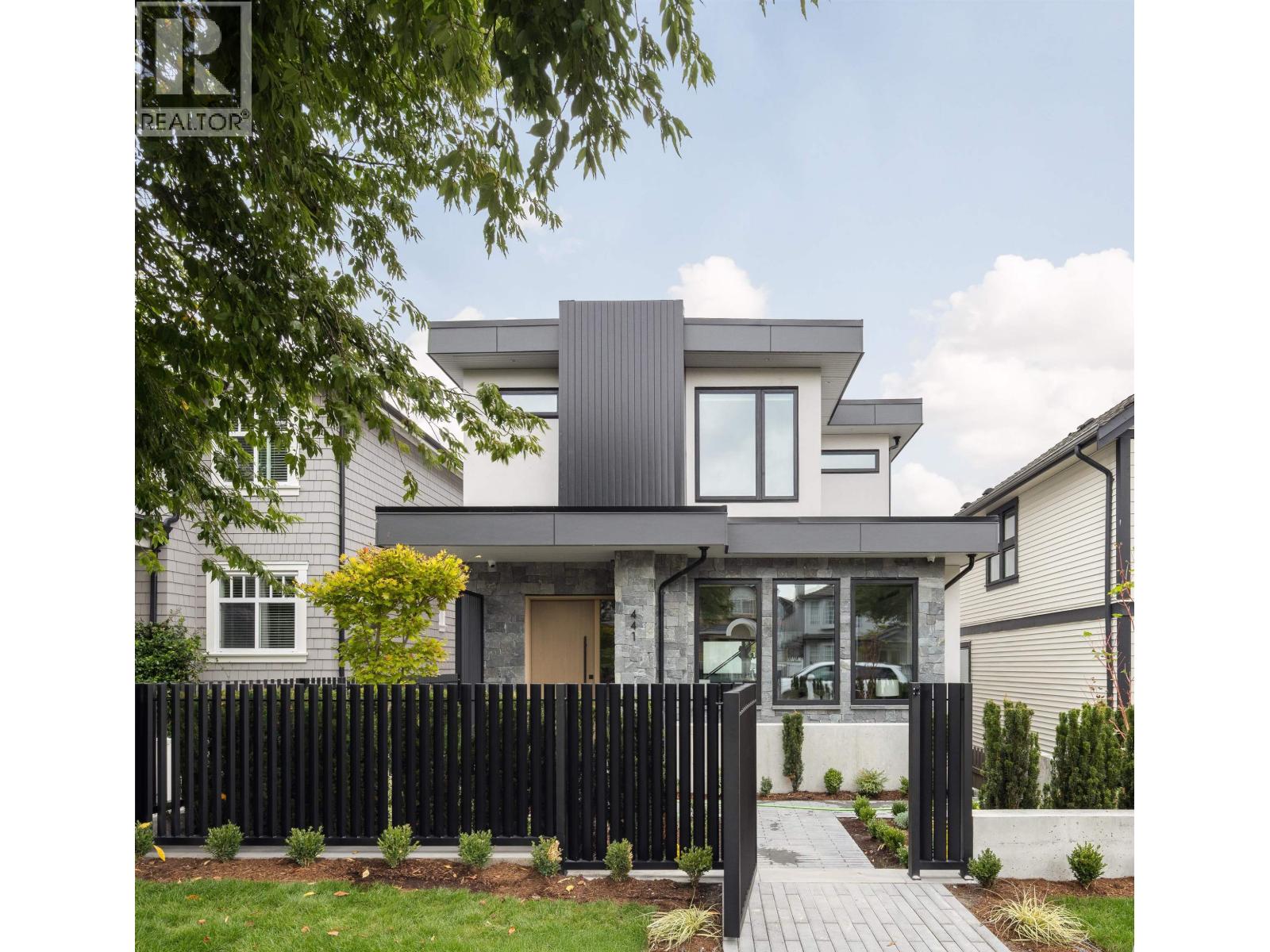 4413 Oxford St, Burnaby, BC V5C 1E6