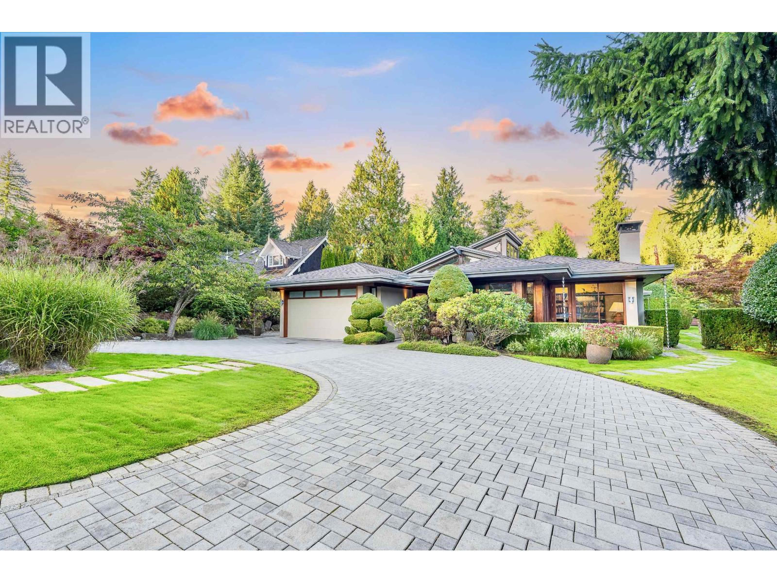 389 Moyne Dr, West Vancouver, BC V7S 1J7