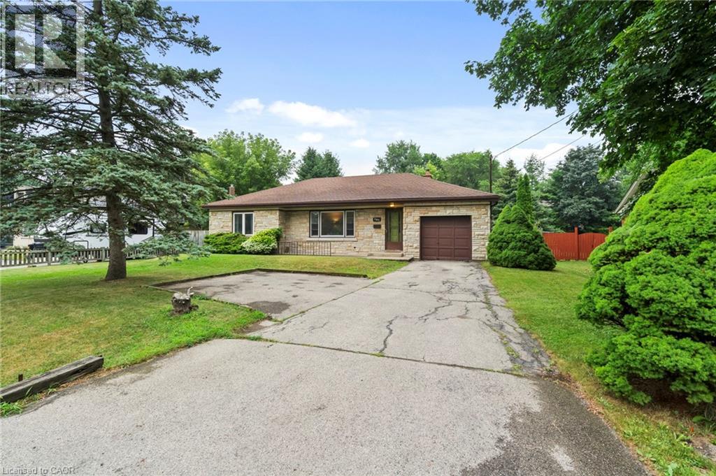 265 Fiddlers Green Rd, Hamilton, ON L9G 1W9