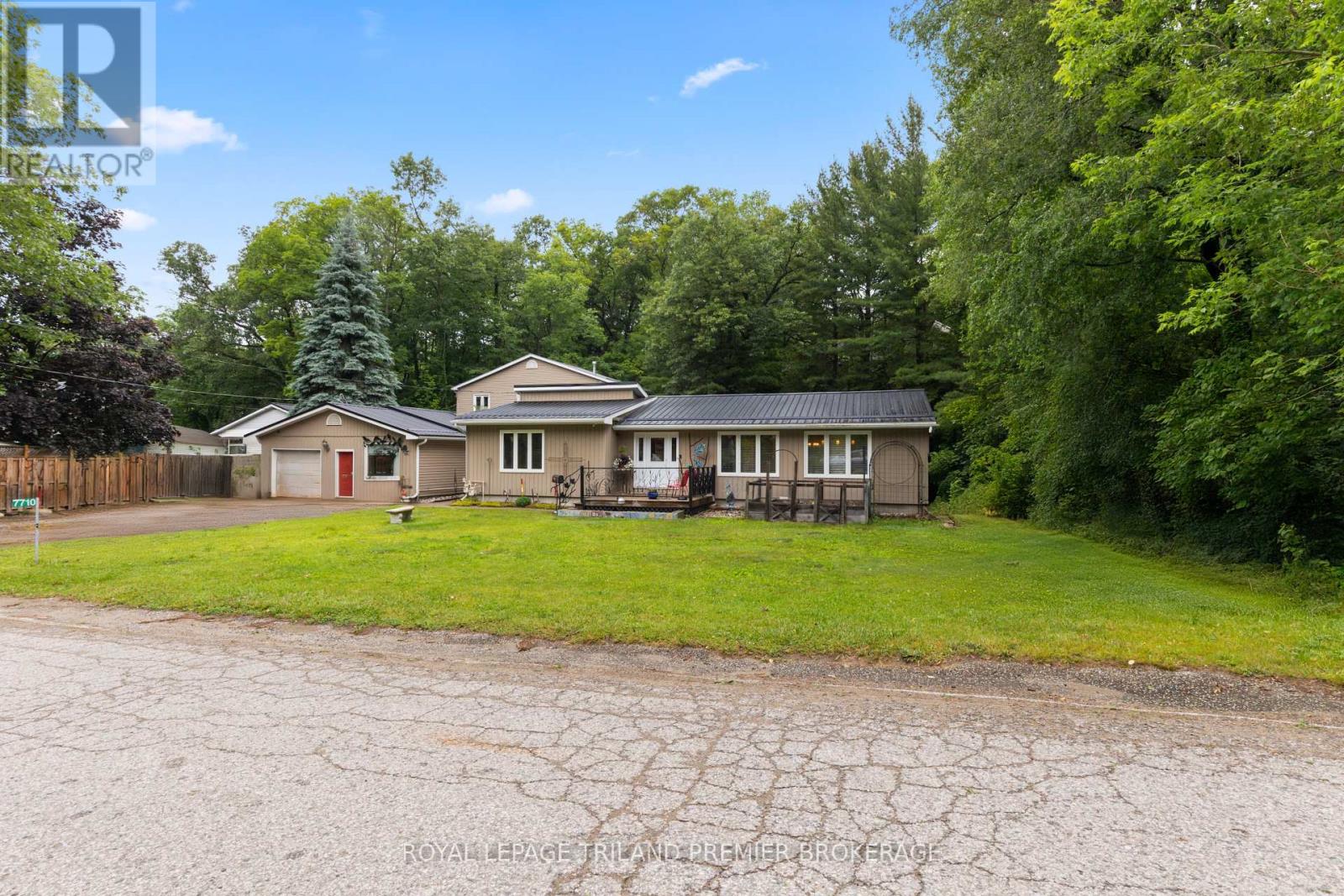 7710 Clayton St, Lambton Shores, ON N0M 2L0