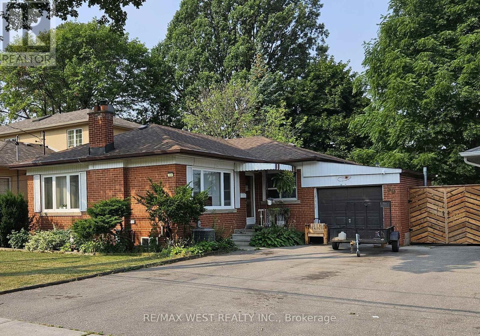 30 Golfwood Hts, Toronto Kingsview Village-the Westway, ON M9P 3M1