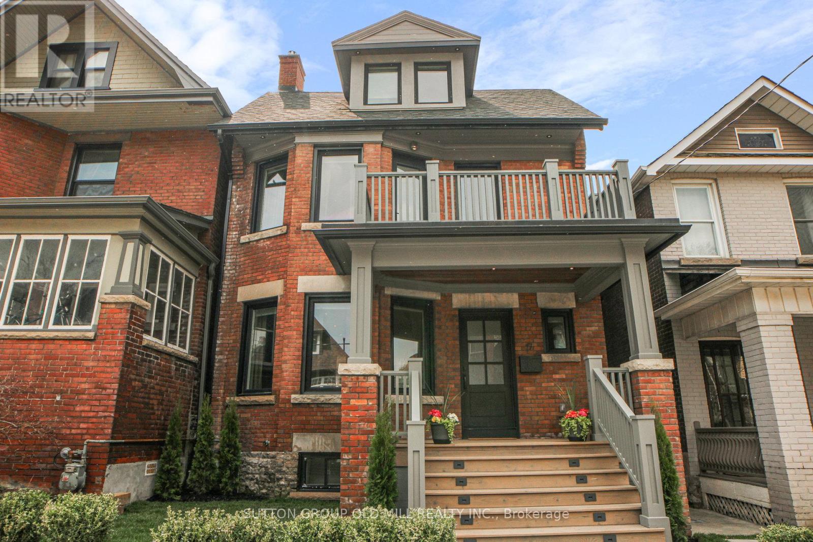 17 Grafton Ave, Toronto, ON M6R 1C3